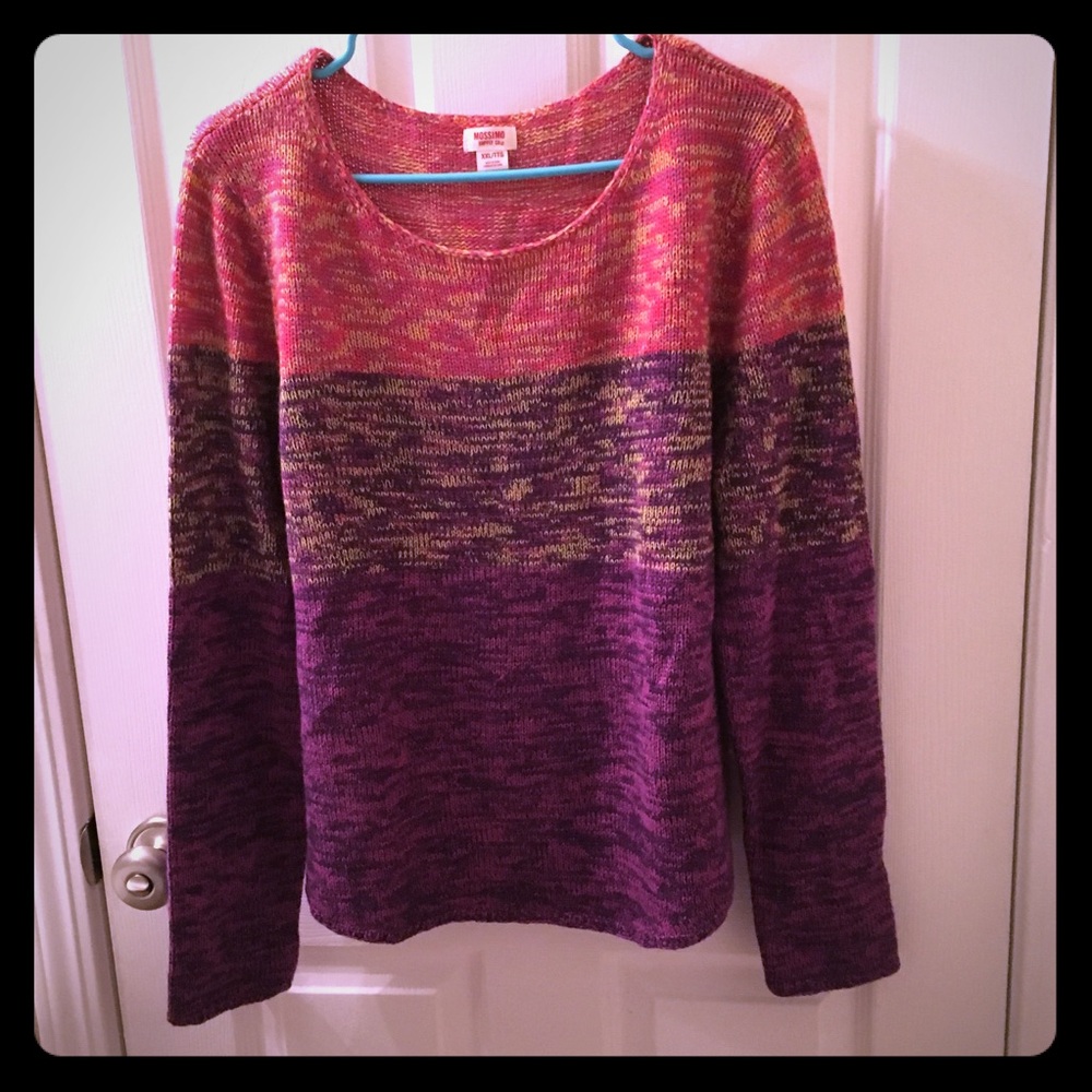 Woman’s sweater by Mossimo.